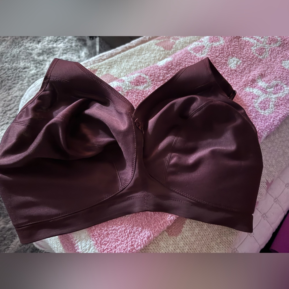 Elegant Burgundy Women's Intimate GLAMORISE BRA 40k LIKE NEW